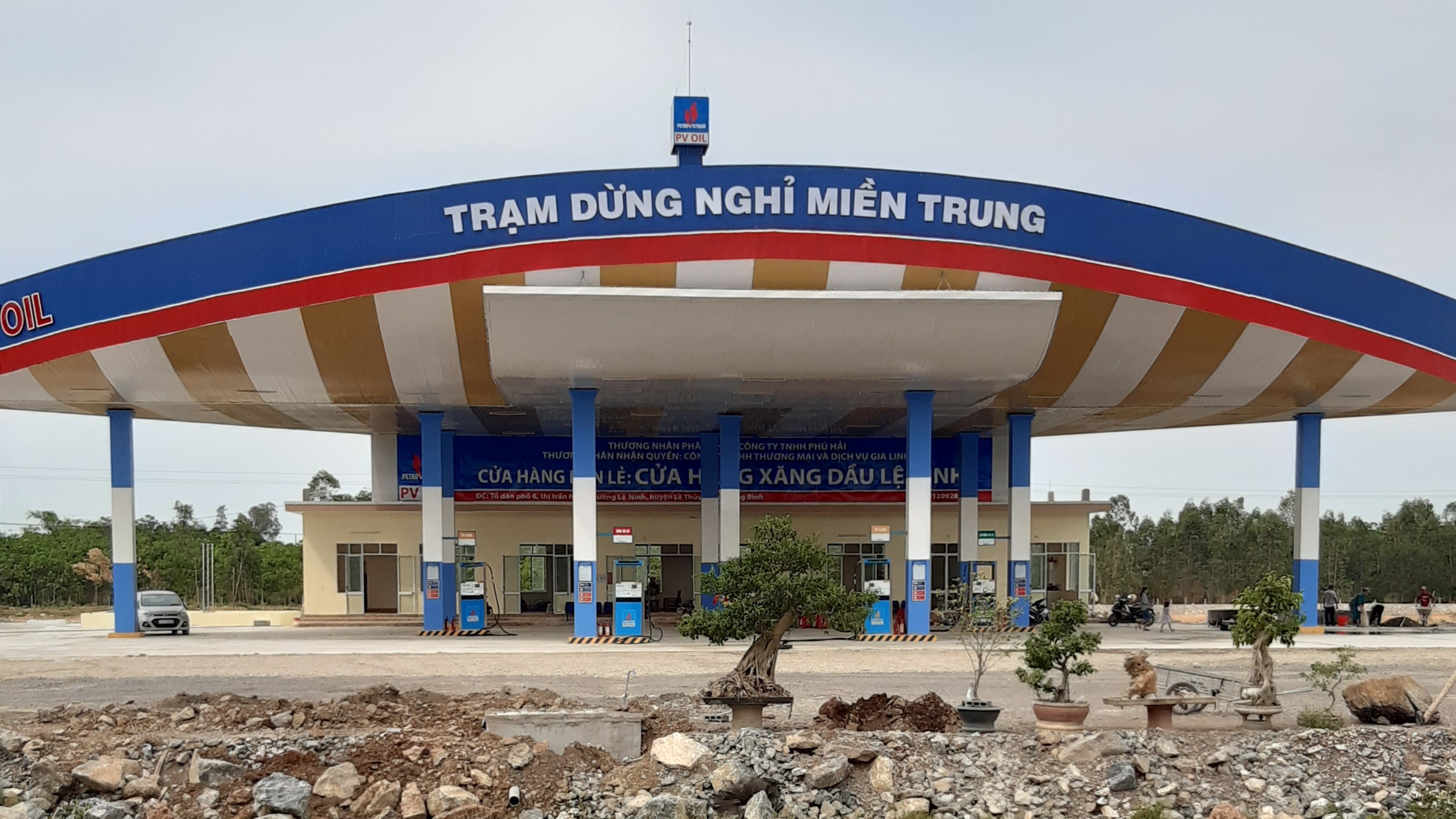 Quảng Bình: Trạm sạc VinFast - Cửa hàng xăng dầu Lệ Ninh